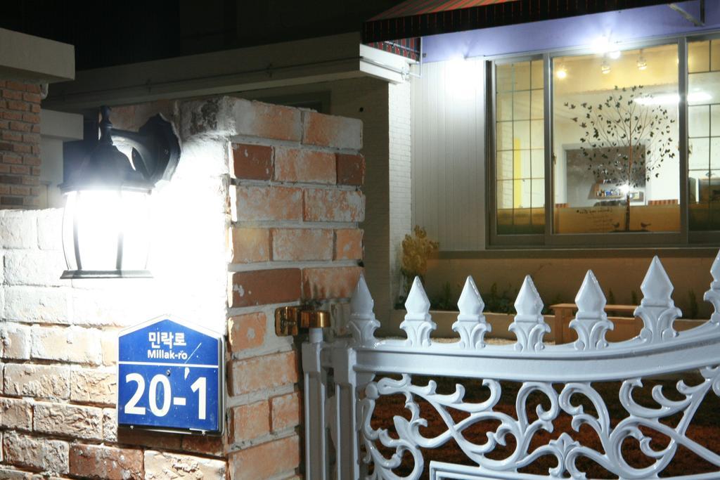 Guesthouse Mate Busan Bagian luar foto