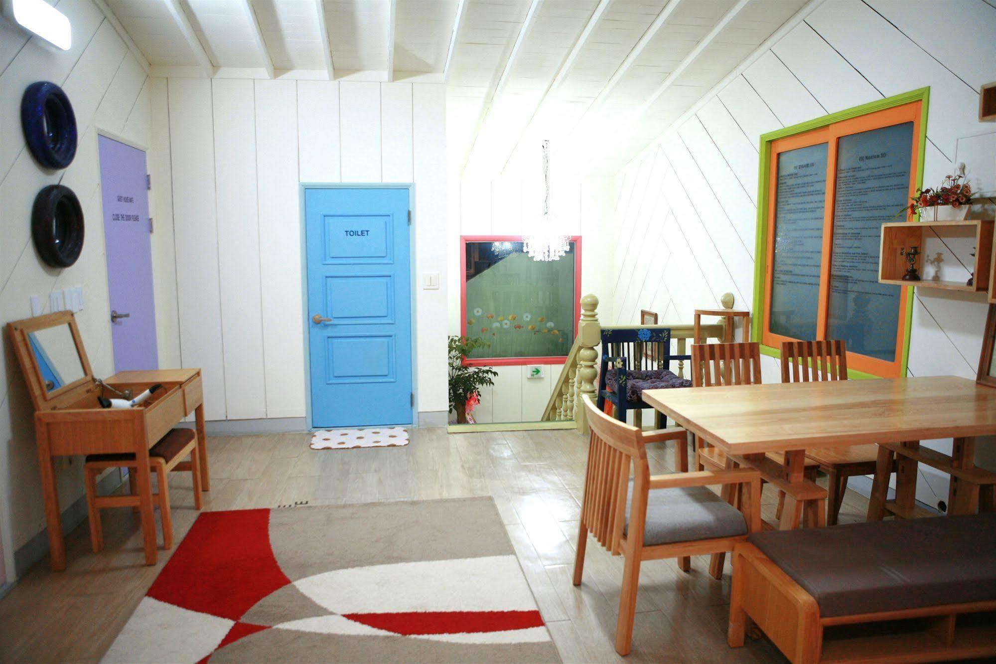 Guesthouse Mate Busan Bagian luar foto
