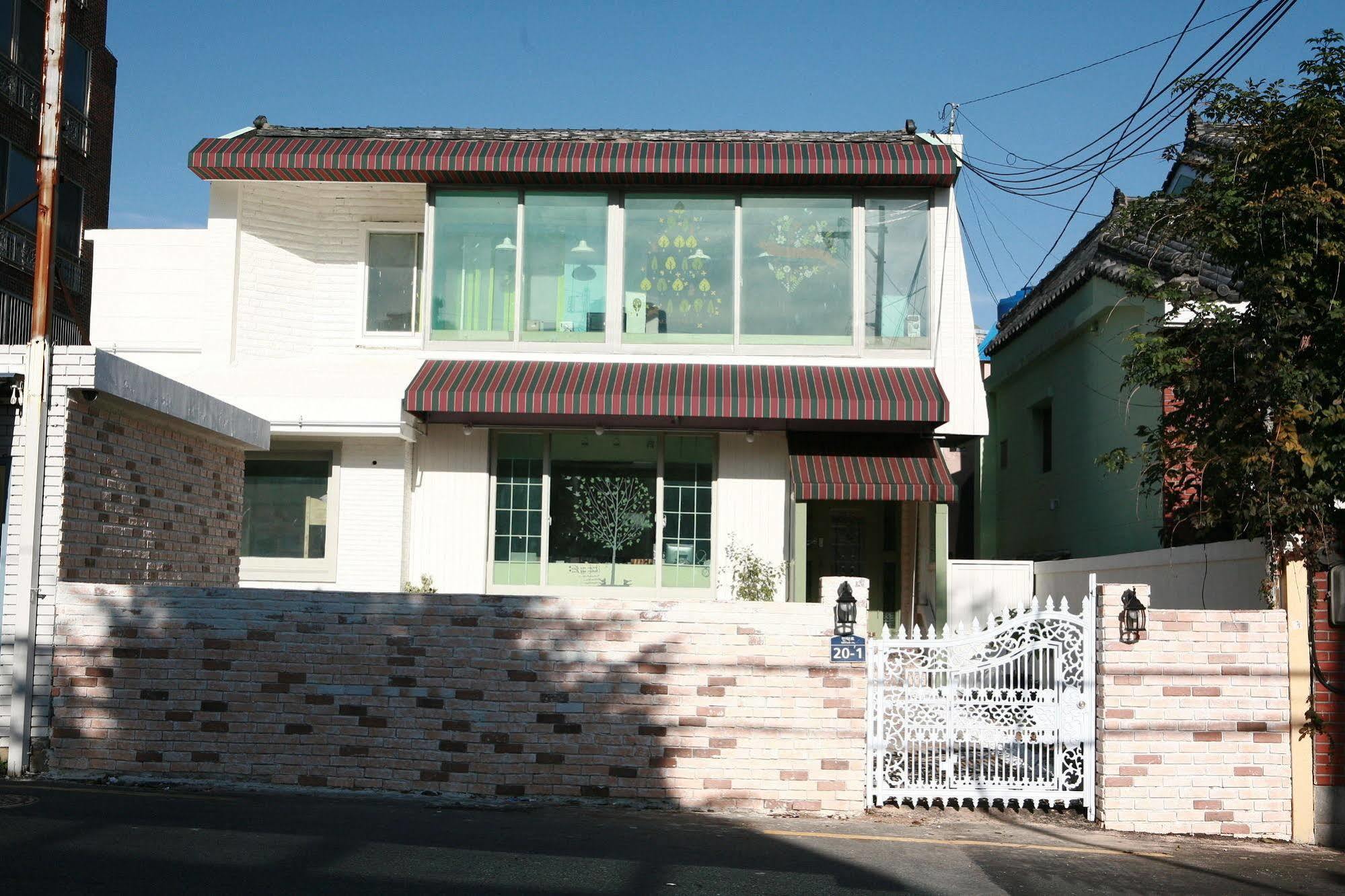 Guesthouse Mate Busan Bagian luar foto