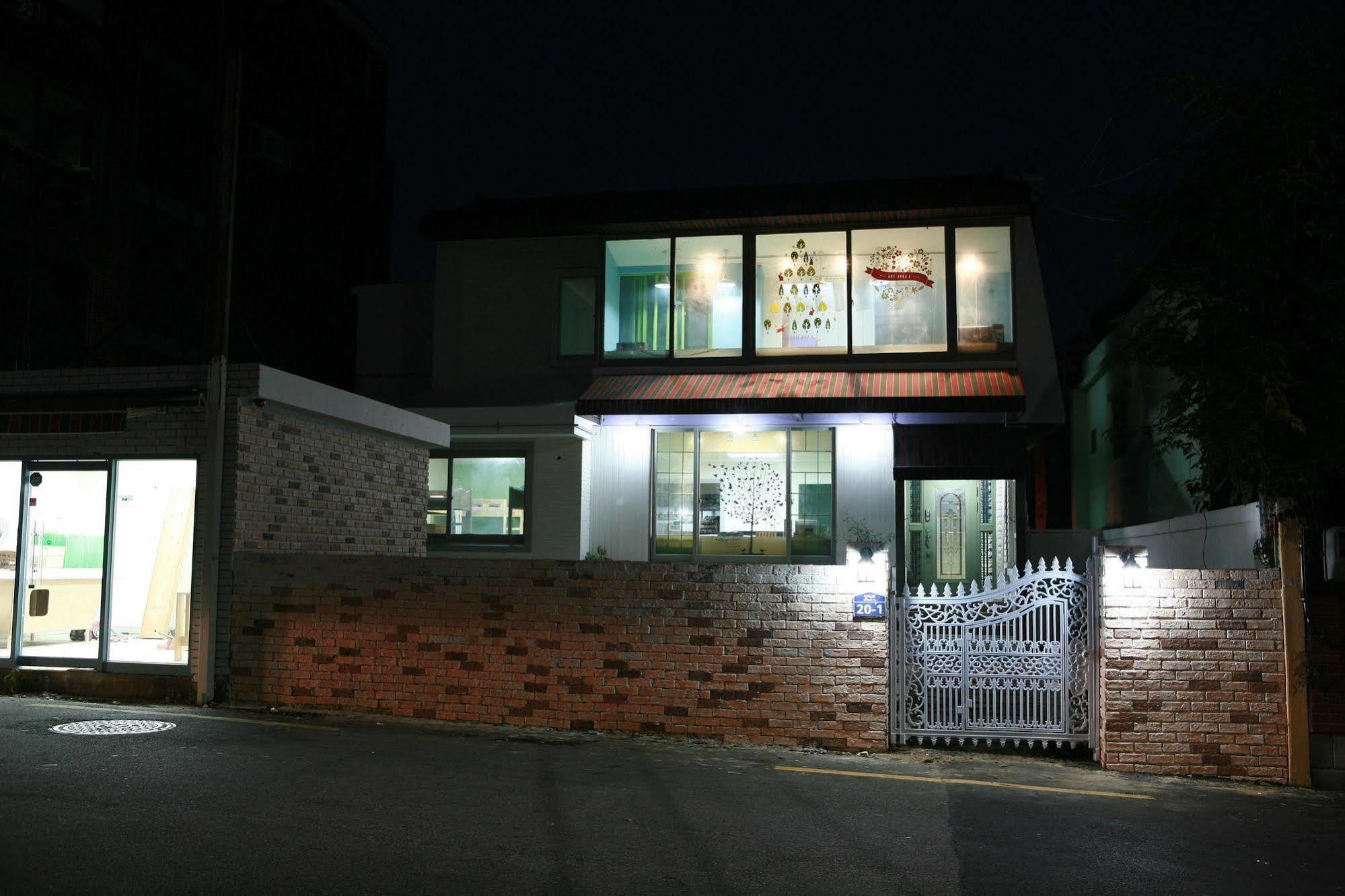 Guesthouse Mate Busan Bagian luar foto