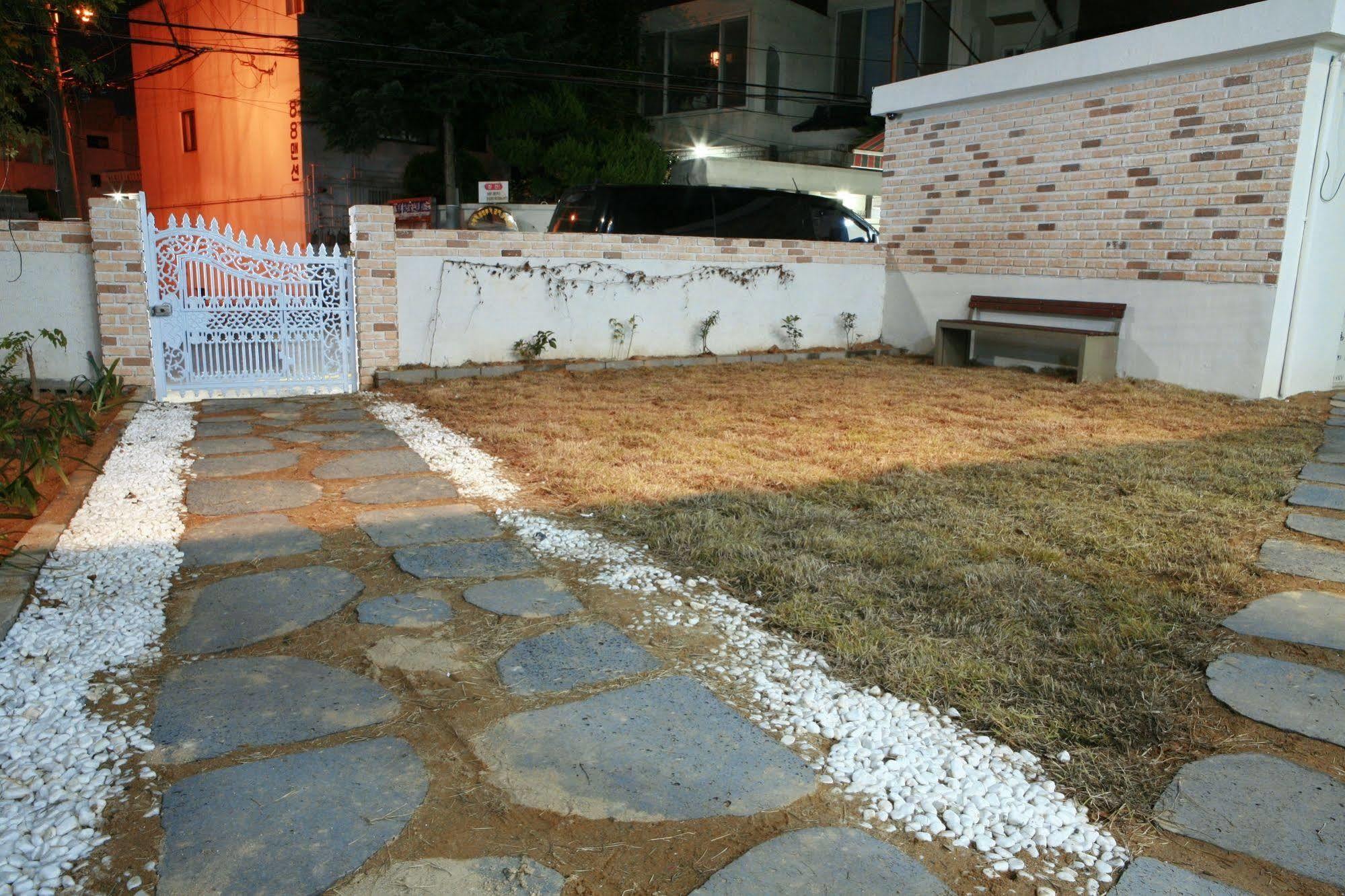 Guesthouse Mate Busan Bagian luar foto