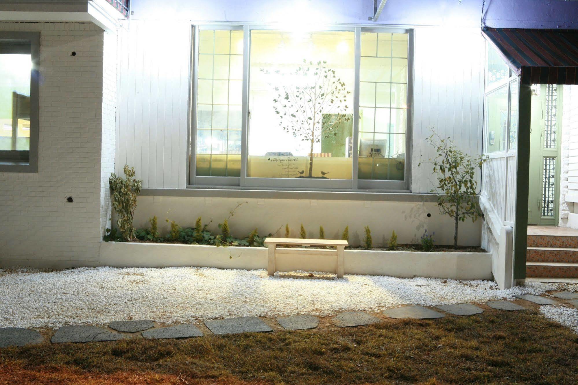 Guesthouse Mate Busan Bagian luar foto